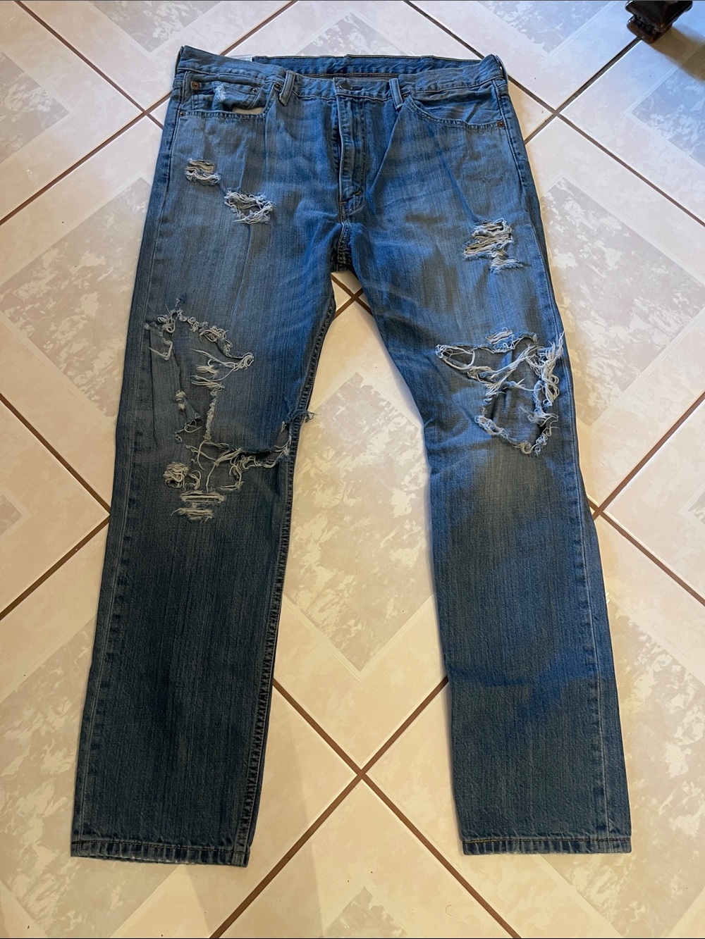 Levi's Men's Blue Distressed Straight Jeans